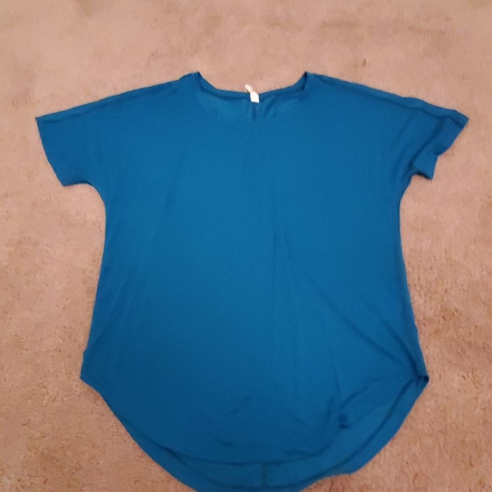 Lucy tee